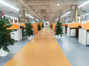 華塑裝飾地板膠廠家帶你了解同質透心地板膠