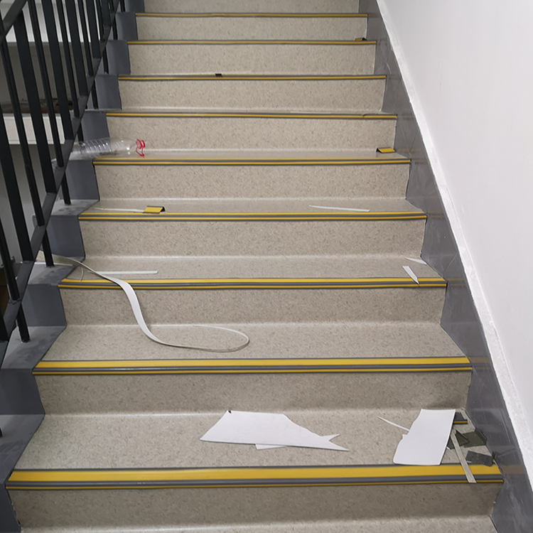 廣西華塑裝飾橡膠地板有什么突出的優點呢？