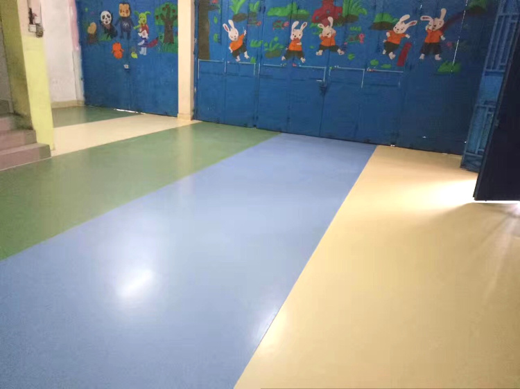 讓我來告訴你華塑裝飾塑膠地板的優(yōu)點！