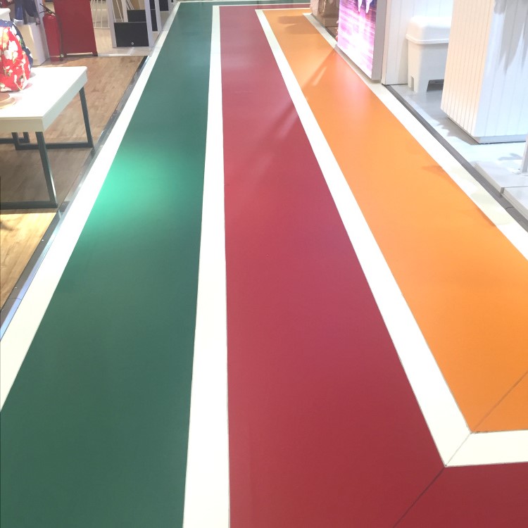 華塑裝飾PVC地板與其他地面裝飾材料相比的優(yōu)點是什么呢？