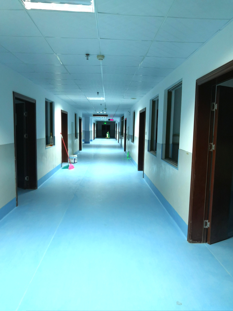 為什么同質(zhì)透心地板在醫(yī)院中這么流行呢？