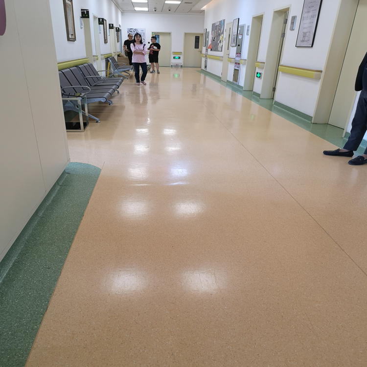 創(chuàng)新保障，醫(yī)療環(huán)境的選擇——同質(zhì)透心PVC地板膠